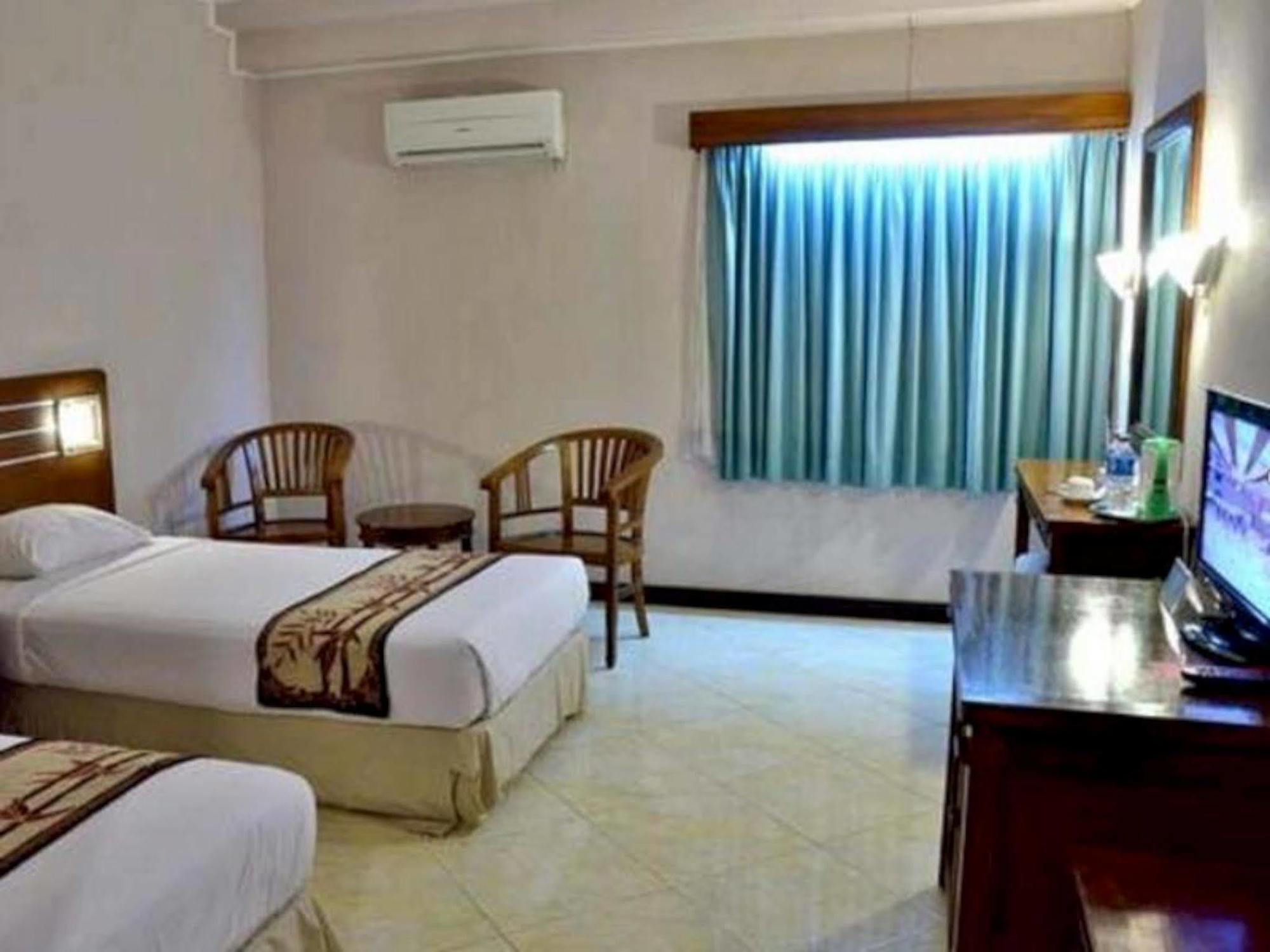Bahari 3*